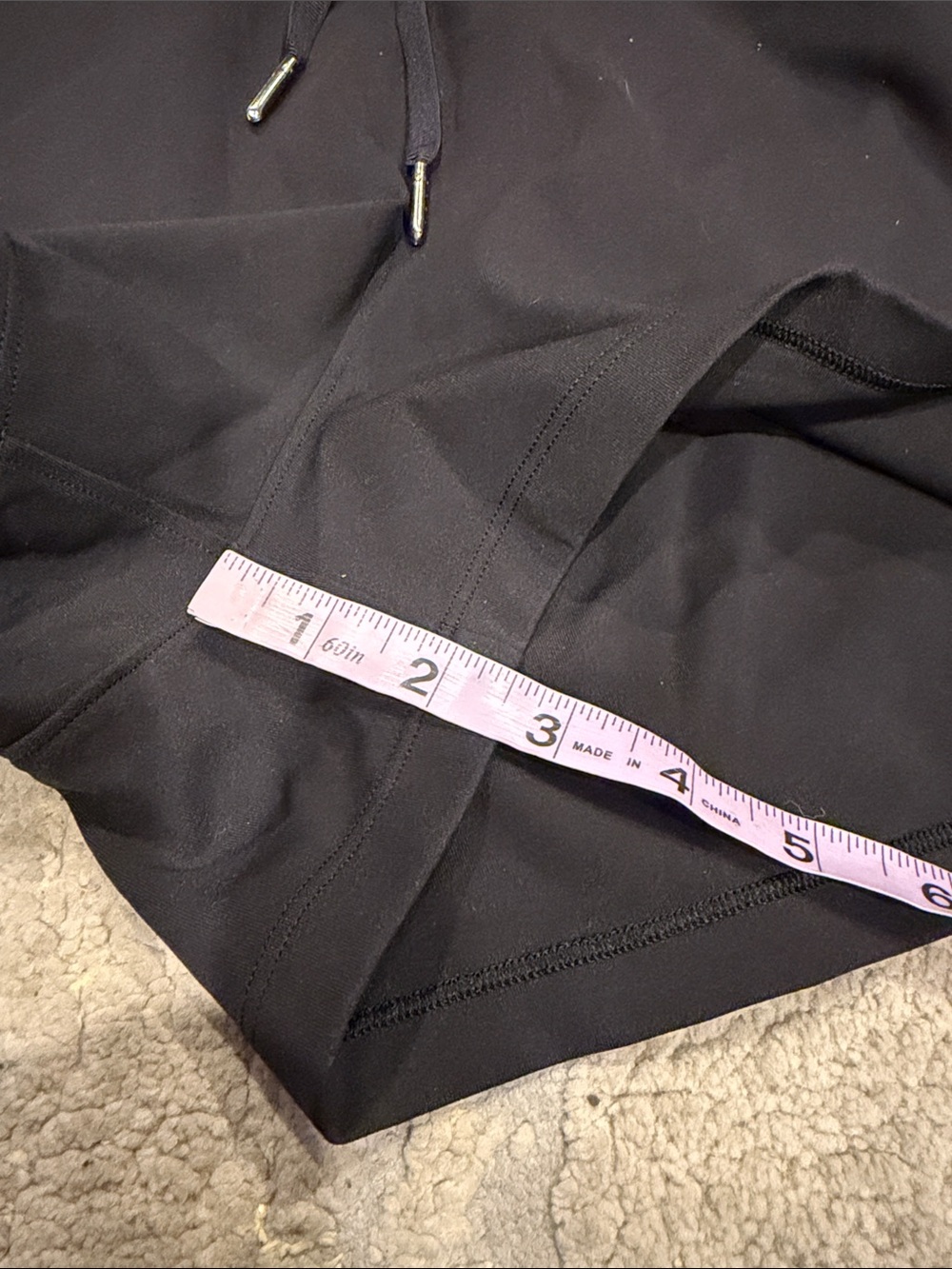Lululemon On The Fly Shorts Black 2.5”  2 side pockets Size 10 in EUC - Picture 11 of 12